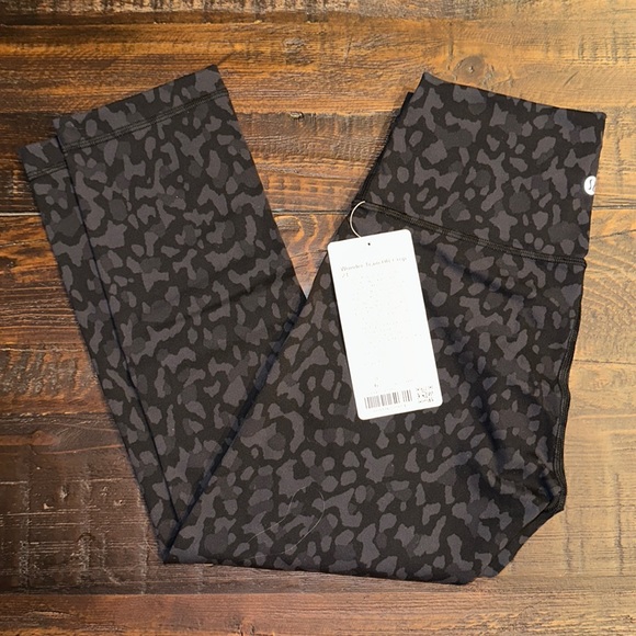 lululemon athletica Pants - Lululemon. Wonder Train HR Crop 21”